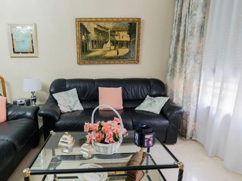 Apartment - Middle Floor Apartment в продаже в Fuengirola, Málaga. В доме 3 спален и 2 ванных комнат. Площадь дома 92 м²