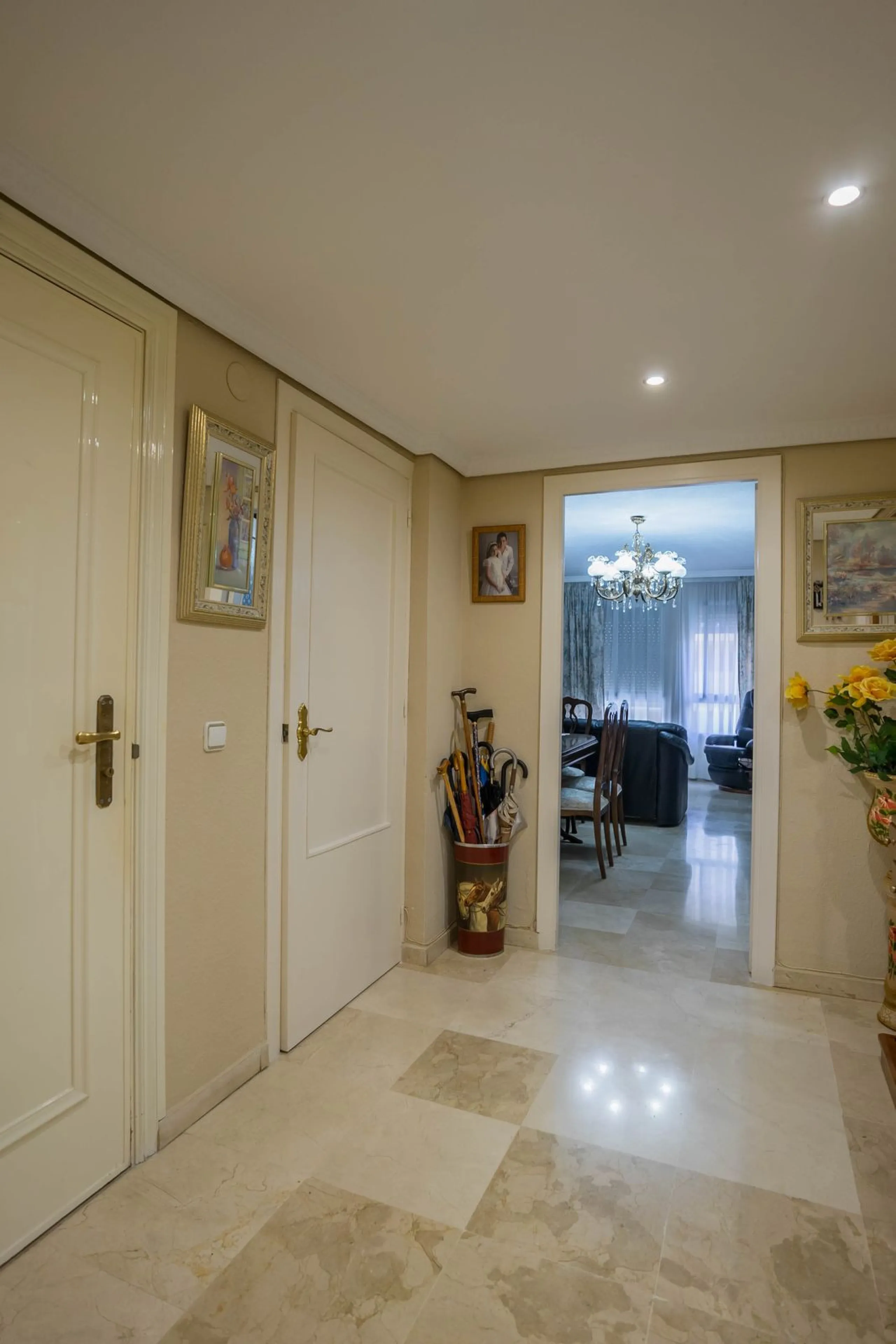 Apartment - Middle Floor Apartment в продаже в Fuengirola, Málaga. В доме 3 спален и 2 ванных комнат. Площадь дома 92 м²