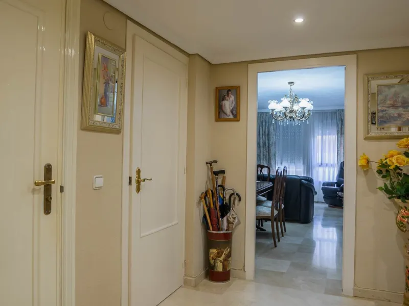 Apartment - Middle Floor Apartment в продаже в Fuengirola, Málaga. В доме 3 спален и 2 ванных комнат. Площадь дома 92 м²