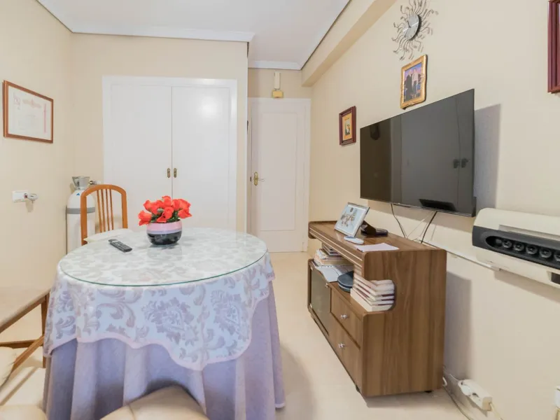 Apartment - Middle Floor Apartment в продаже в Fuengirola, Málaga. В доме 3 спален и 2 ванных комнат. Площадь дома 92 м²