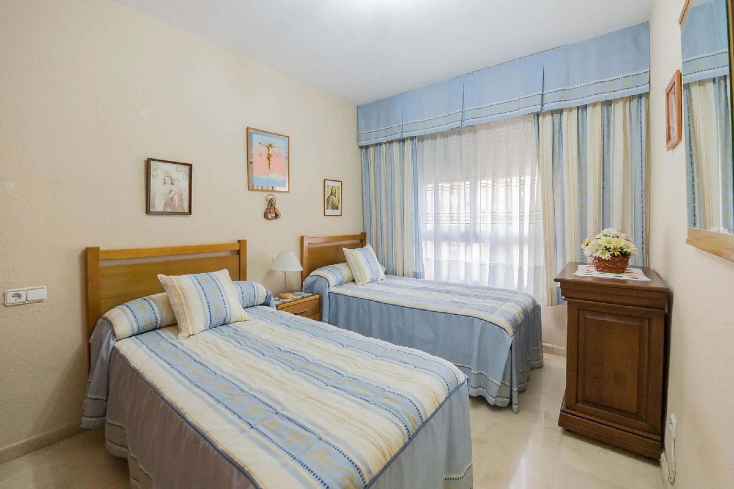 Apartment - Middle Floor Apartment в продаже в Fuengirola, Málaga. В доме 3 спален и 2 ванных комнат. Площадь дома 92 м²