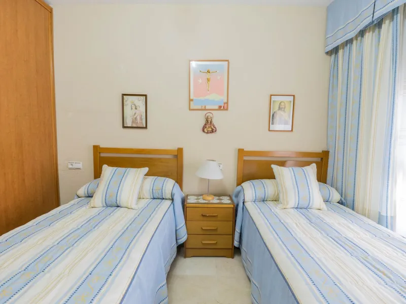 Apartment - Middle Floor Apartment в продаже в Fuengirola, Málaga. В доме 3 спален и 2 ванных комнат. Площадь дома 92 м²