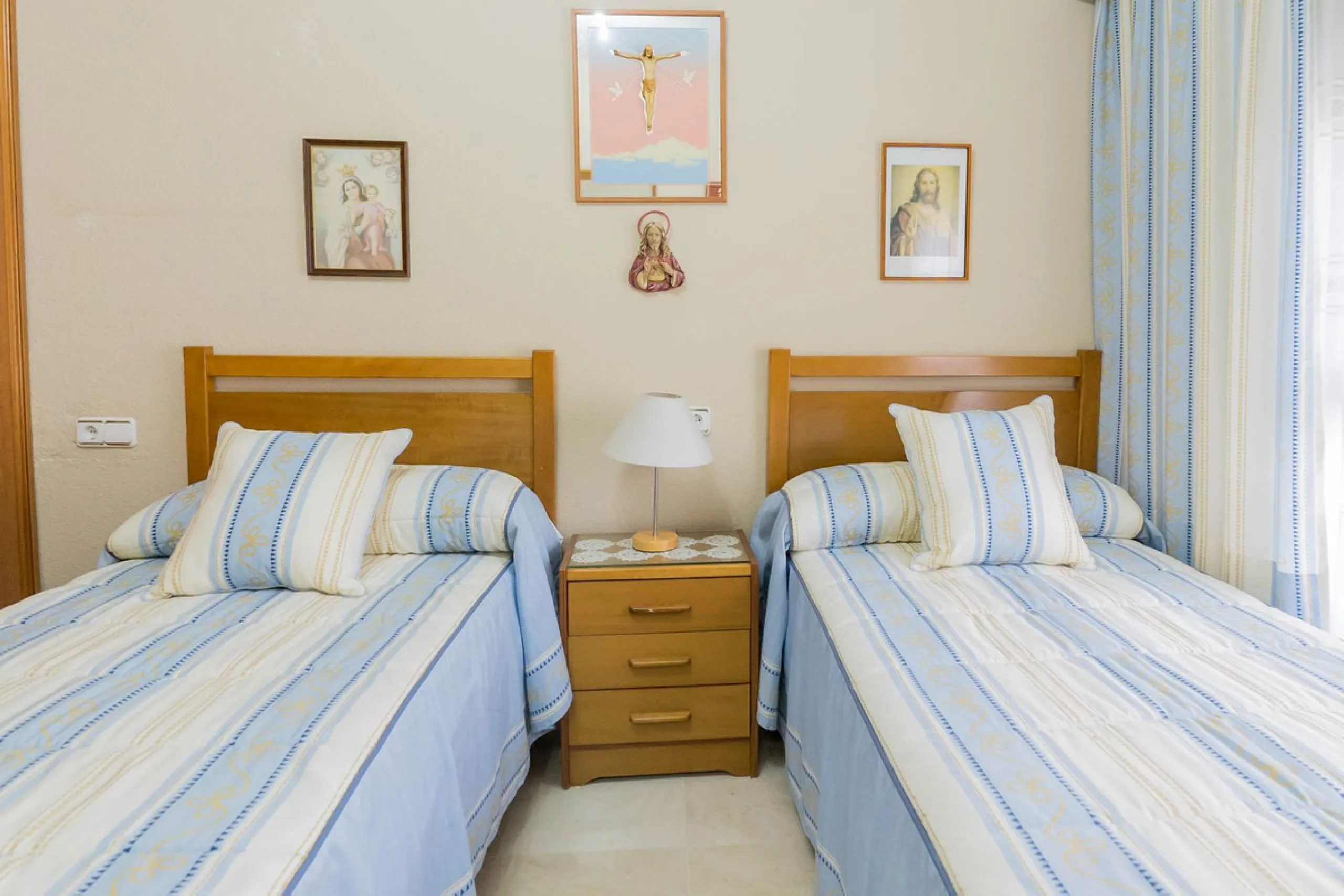 Apartment - Middle Floor Apartment в продаже в Fuengirola, Málaga. В доме 3 спален и 2 ванных комнат. Площадь дома 92 м²