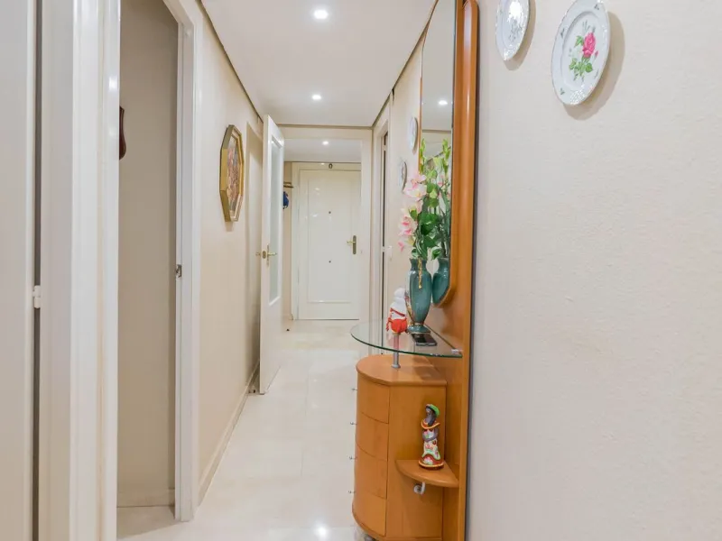 Apartment - Middle Floor Apartment в продаже в Fuengirola, Málaga. В доме 3 спален и 2 ванных комнат. Площадь дома 92 м²
