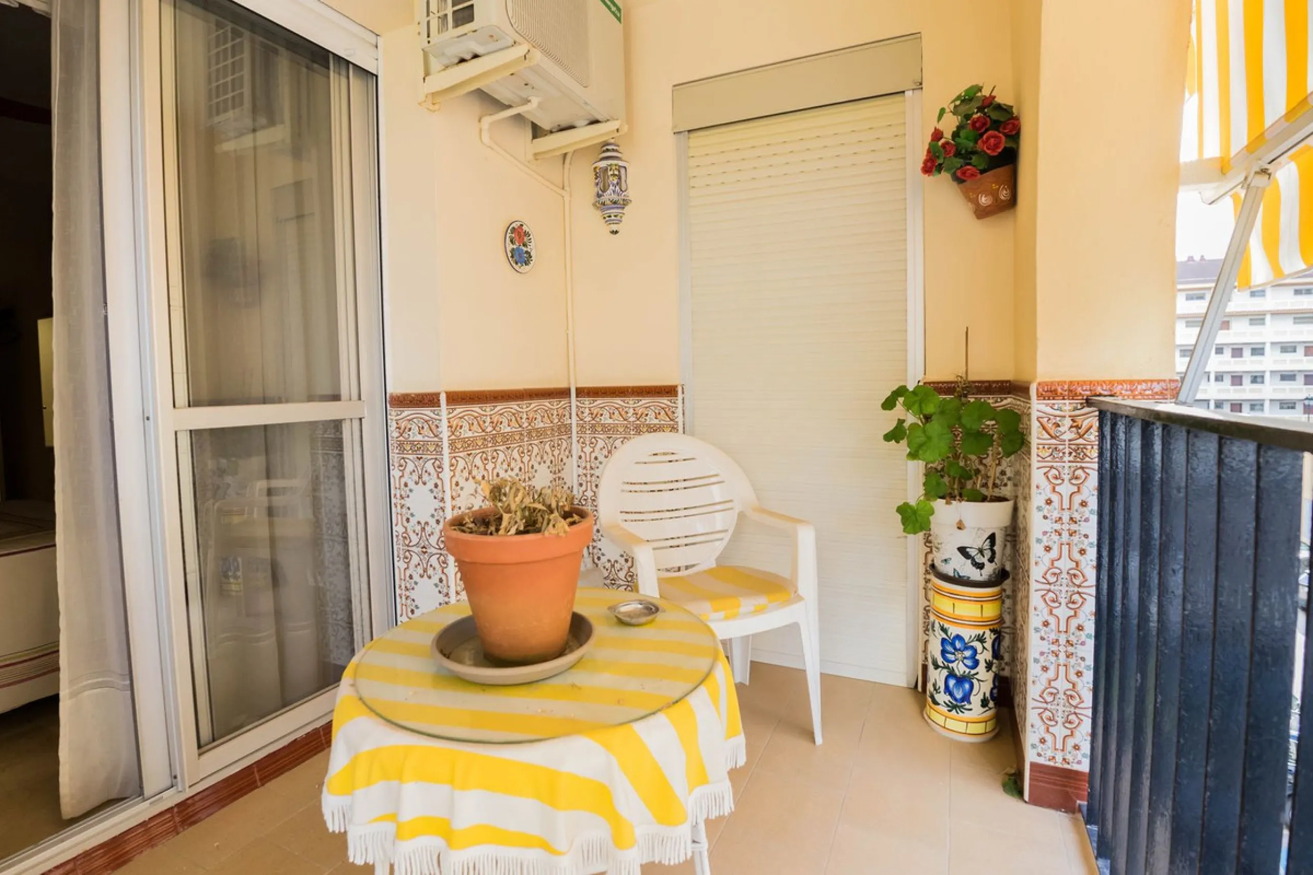 Apartment - Middle Floor Apartment в продаже в Fuengirola, Málaga. В доме 3 спален и 2 ванных комнат. Площадь дома 92 м²
