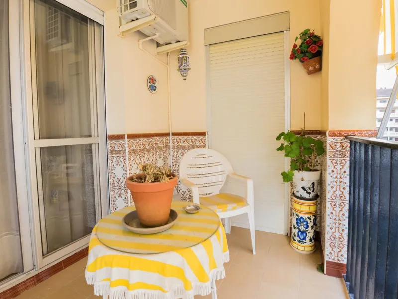 Apartment - Middle Floor Apartment в продаже в Fuengirola, Málaga. В доме 3 спален и 2 ванных комнат. Площадь дома 92 м²