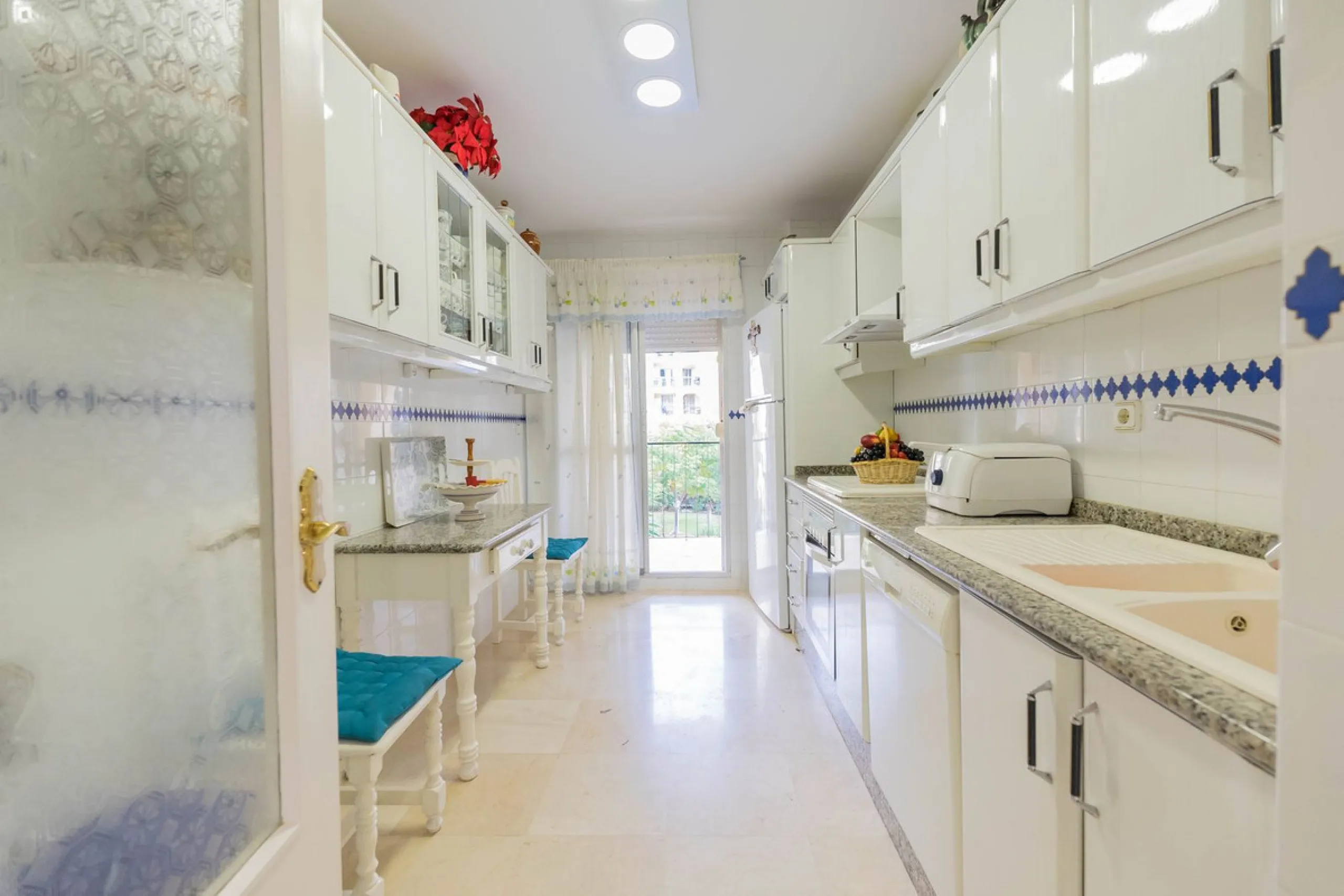 Apartment - Middle Floor Apartment в продаже в Fuengirola, Málaga. В доме 3 спален и 2 ванных комнат. Площадь дома 92 м²