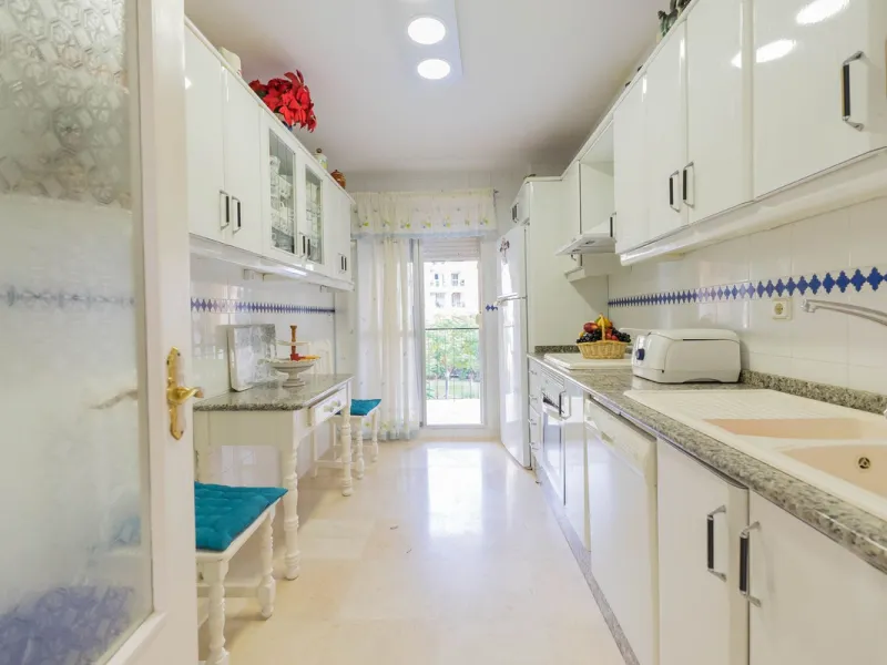 Apartment - Middle Floor Apartment в продаже в Fuengirola, Málaga. В доме 3 спален и 2 ванных комнат. Площадь дома 92 м²