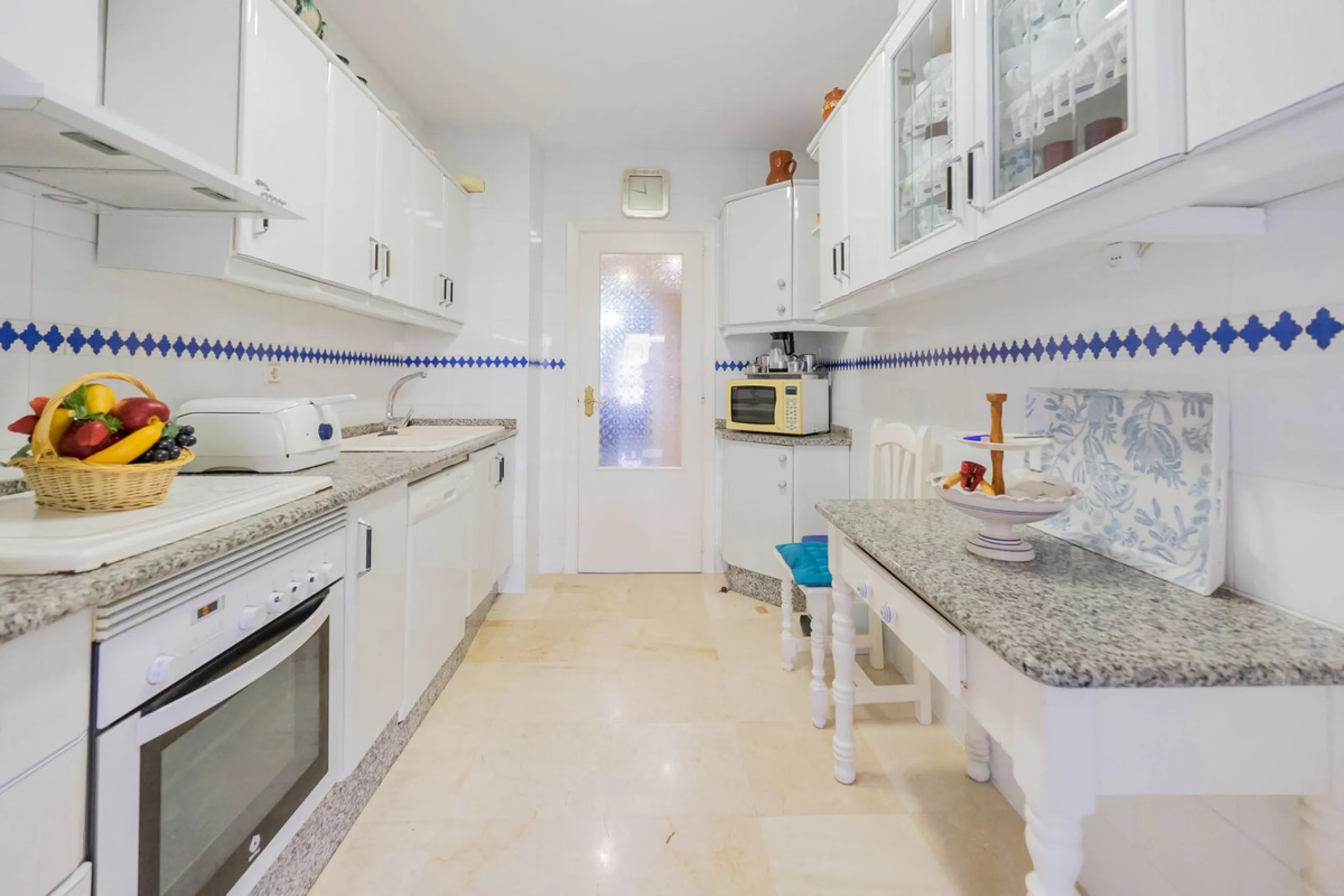 Apartment - Middle Floor Apartment в продаже в Fuengirola, Málaga. В доме 3 спален и 2 ванных комнат. Площадь дома 92 м²