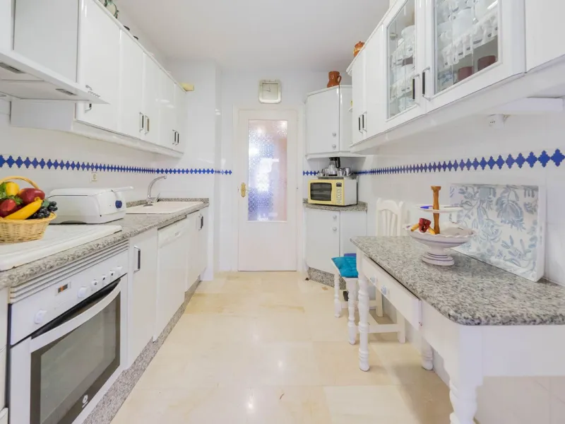 Apartment - Middle Floor Apartment в продаже в Fuengirola, Málaga. В доме 3 спален и 2 ванных комнат. Площадь дома 92 м²