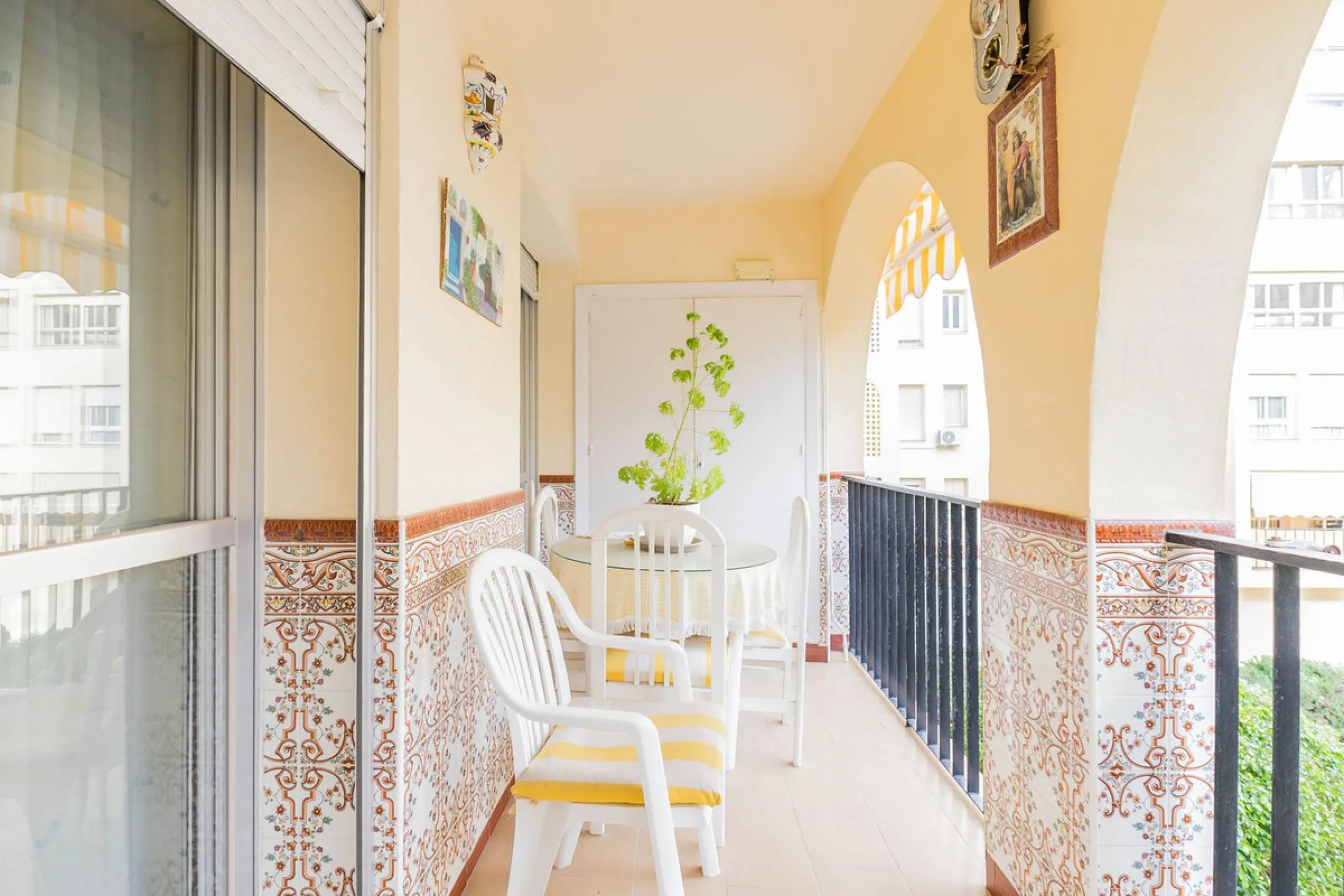 Apartment - Middle Floor Apartment в продаже в Fuengirola, Málaga. В доме 3 спален и 2 ванных комнат. Площадь дома 92 м²