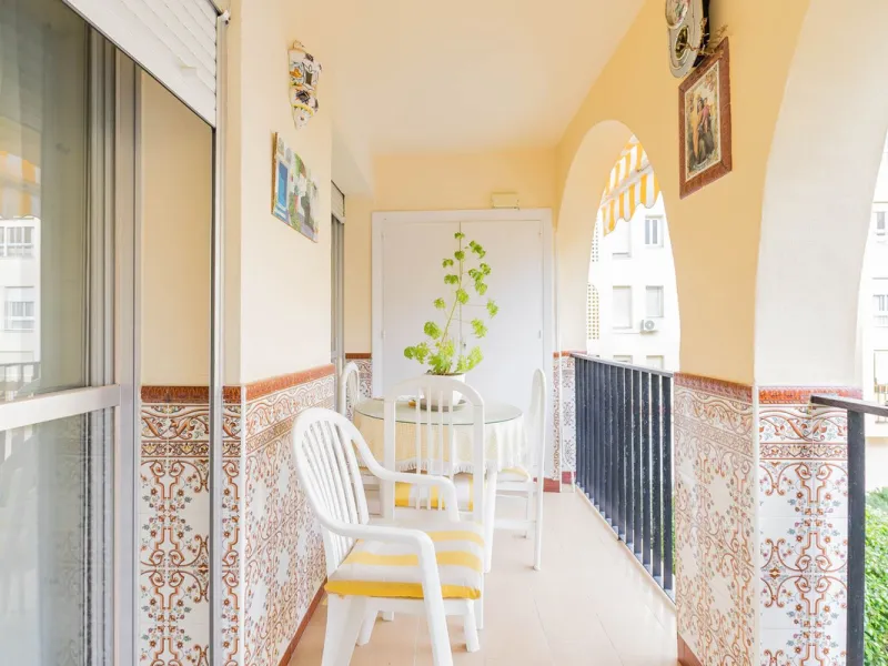 Apartment - Middle Floor Apartment в продаже в Fuengirola, Málaga. В доме 3 спален и 2 ванных комнат. Площадь дома 92 м²