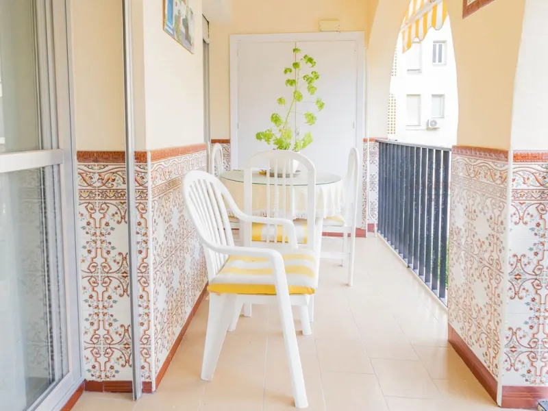 Apartment - Middle Floor Apartment в продаже в Fuengirola, Málaga. В доме 3 спален и 2 ванных комнат. Площадь дома 92 м²