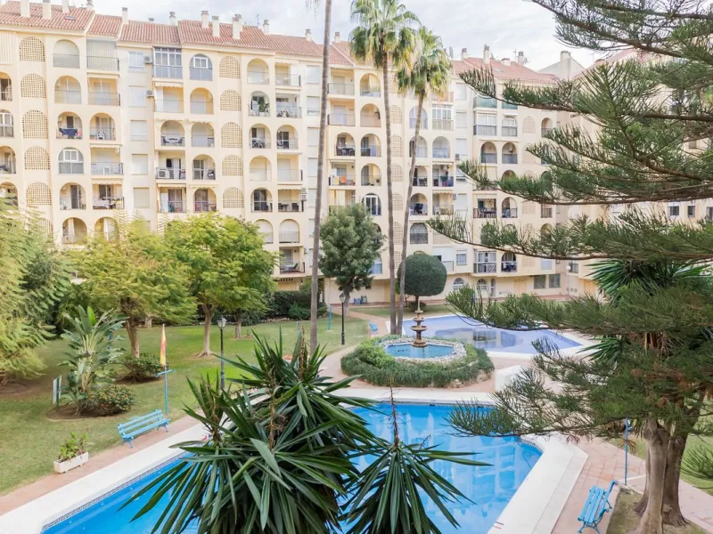 Apartment - Middle Floor Apartment в продаже в Fuengirola, Málaga. В доме 3 спален и 2 ванных комнат. Площадь дома 92 м²