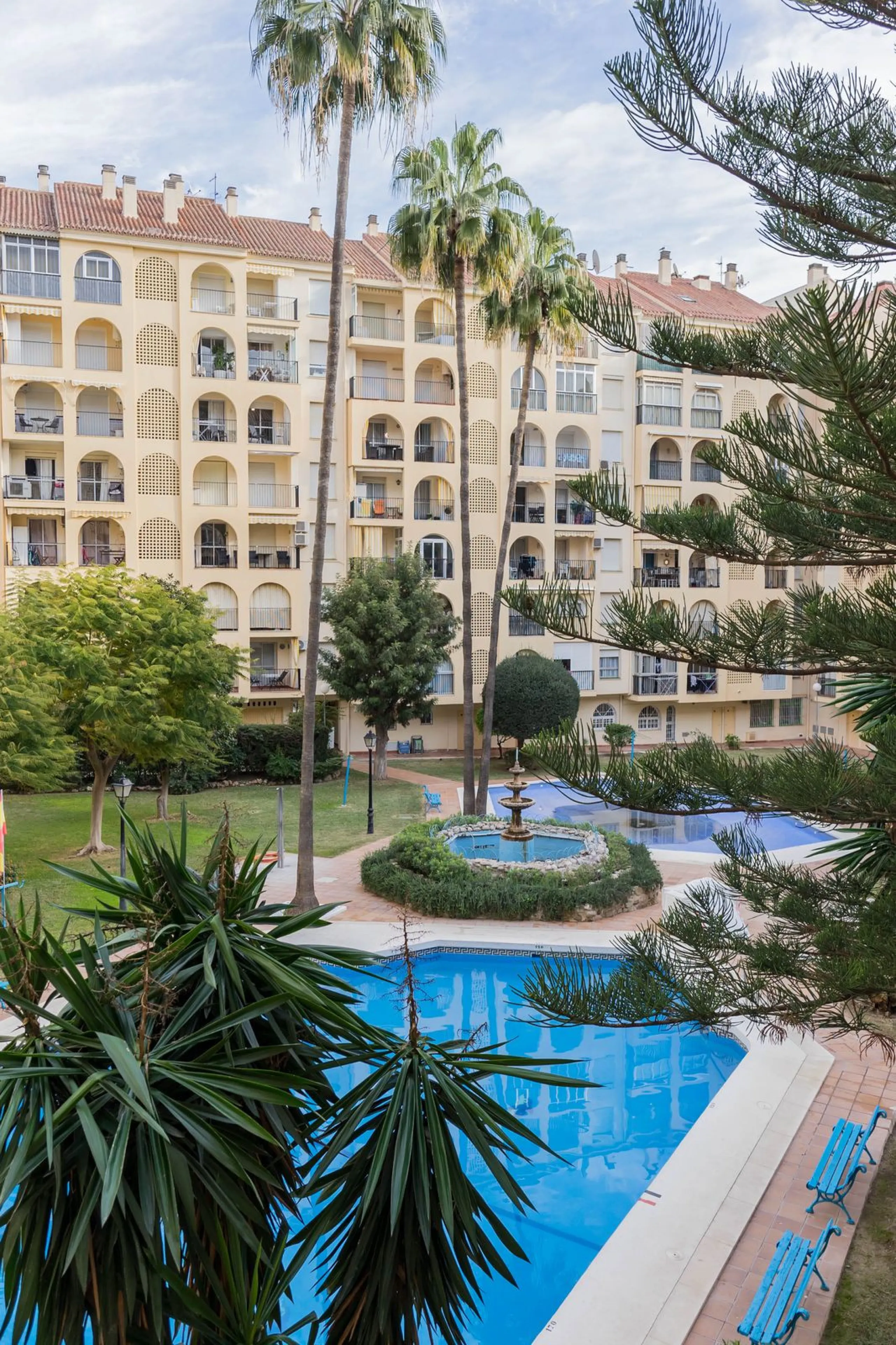 Apartment - Middle Floor Apartment в продаже в Fuengirola, Málaga. В доме 3 спален и 2 ванных комнат. Площадь дома 92 м²