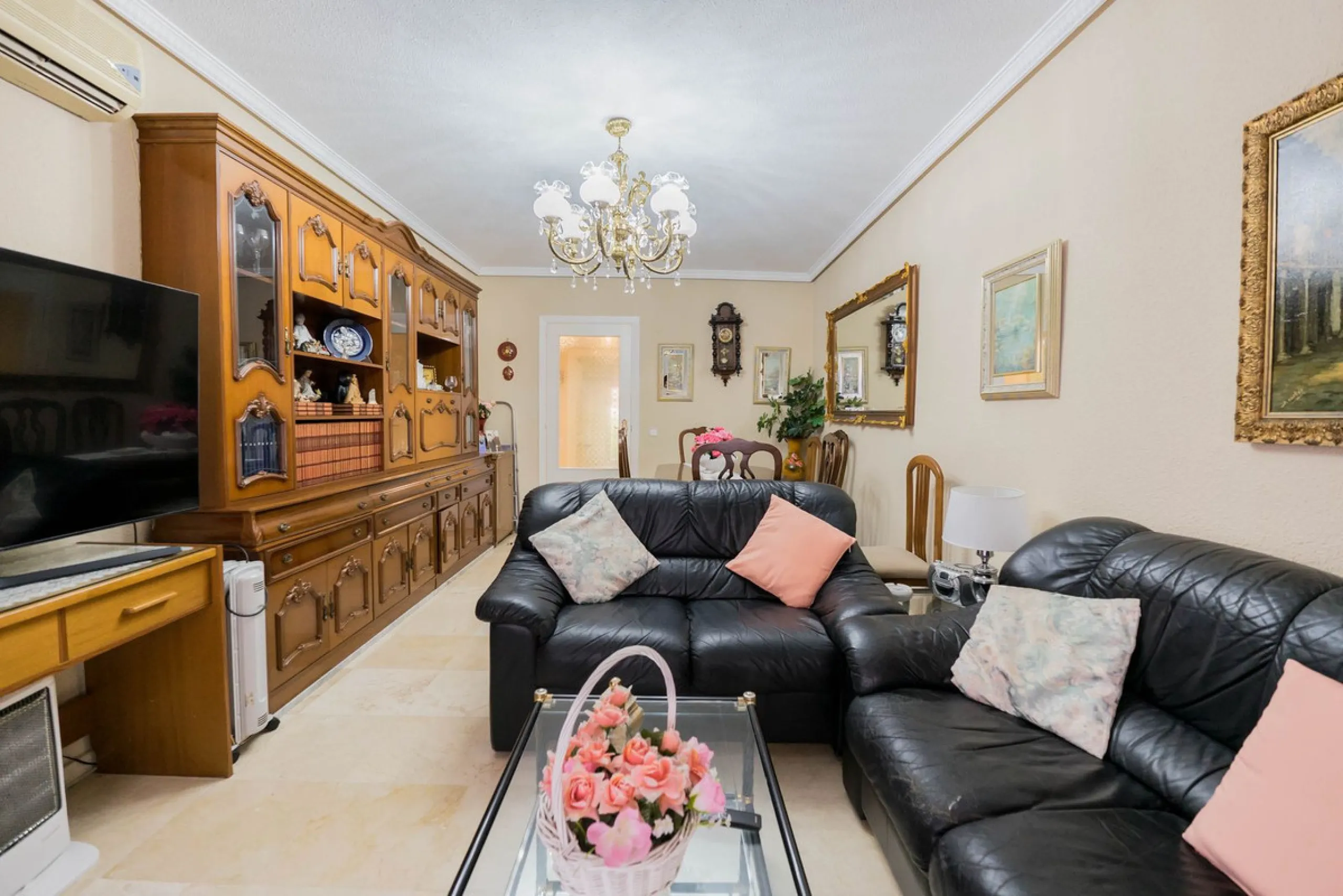 Apartment - Middle Floor Apartment в продаже в Fuengirola, Málaga. В доме 3 спален и 2 ванных комнат. Площадь дома 92 м²