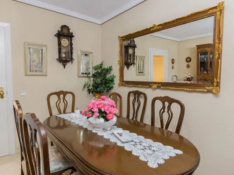 Apartment - Middle Floor Apartment в продаже в Fuengirola, Málaga. В доме 3 спален и 2 ванных комнат. Площадь дома 92 м²