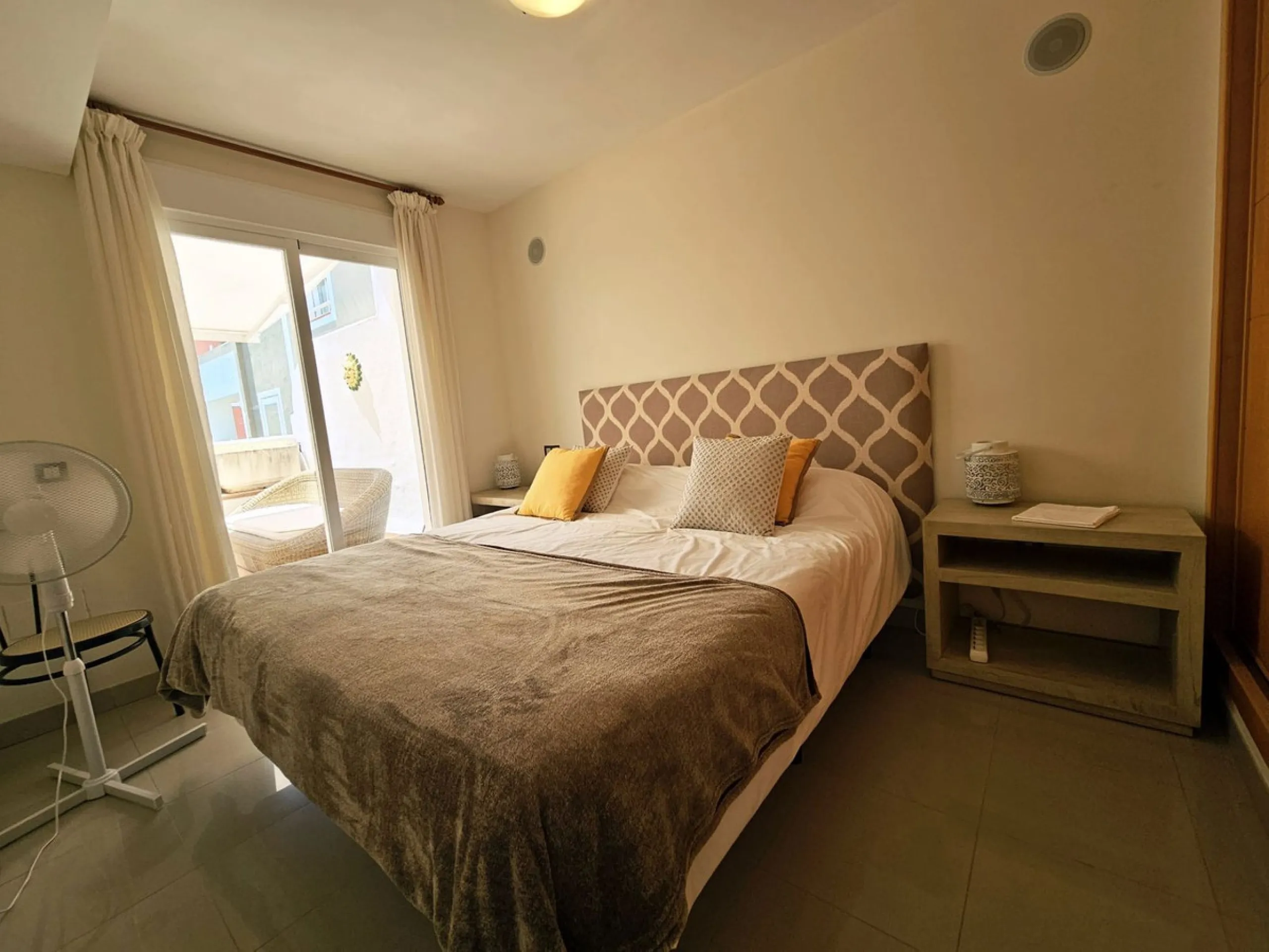 Beautiful Duplex Apartment in Excellent Condition – Fully Furnished, with Terrace and Parking