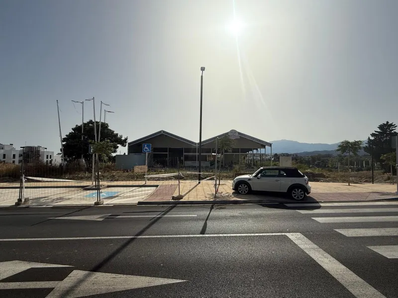 Plot - Residential Plot в продаже в Estepona, Málaga. Площадь дома 1127 м². Площадь участка 2000 м²