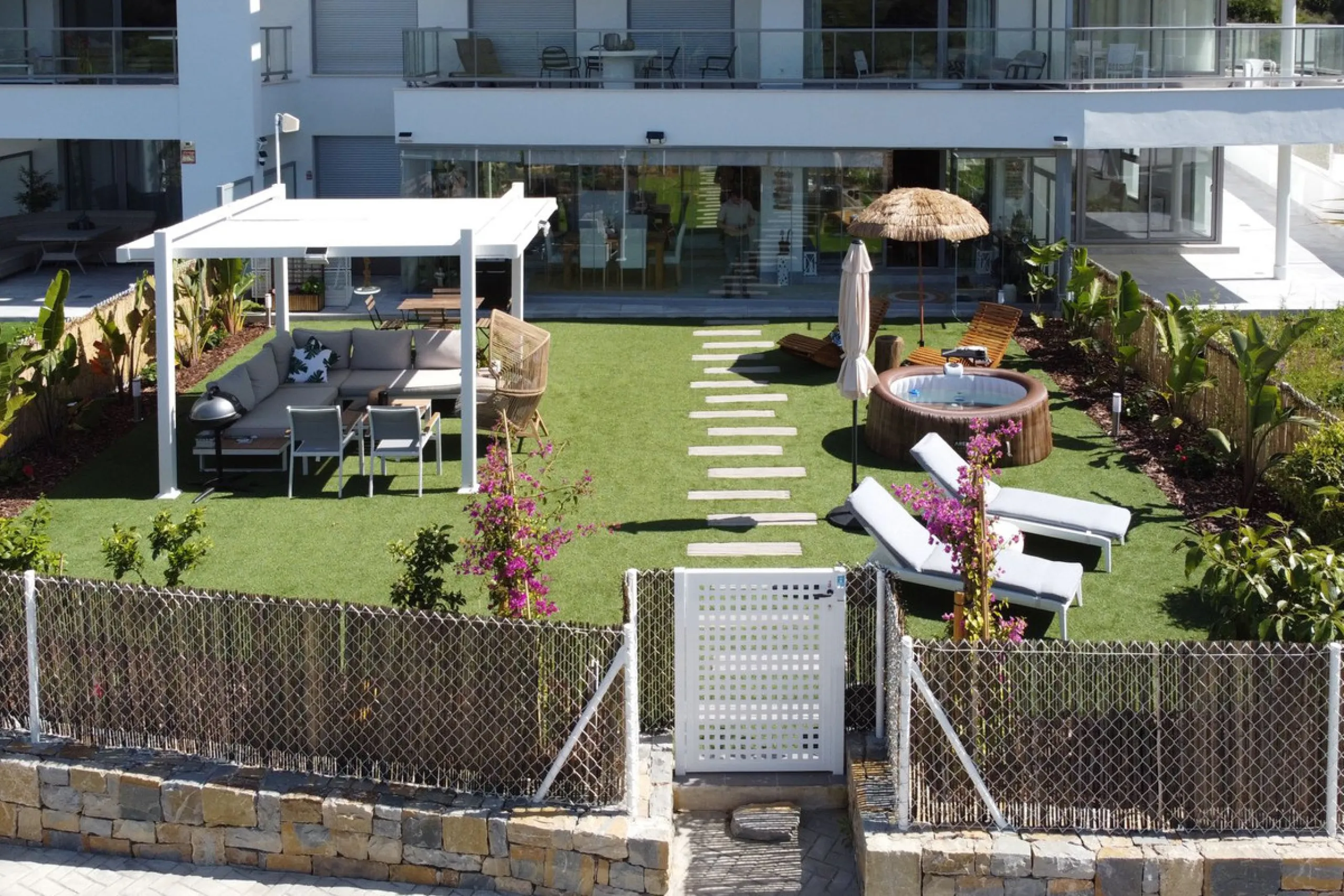 Апартамент нижний этаж, El Chaparral, Costa del Sol