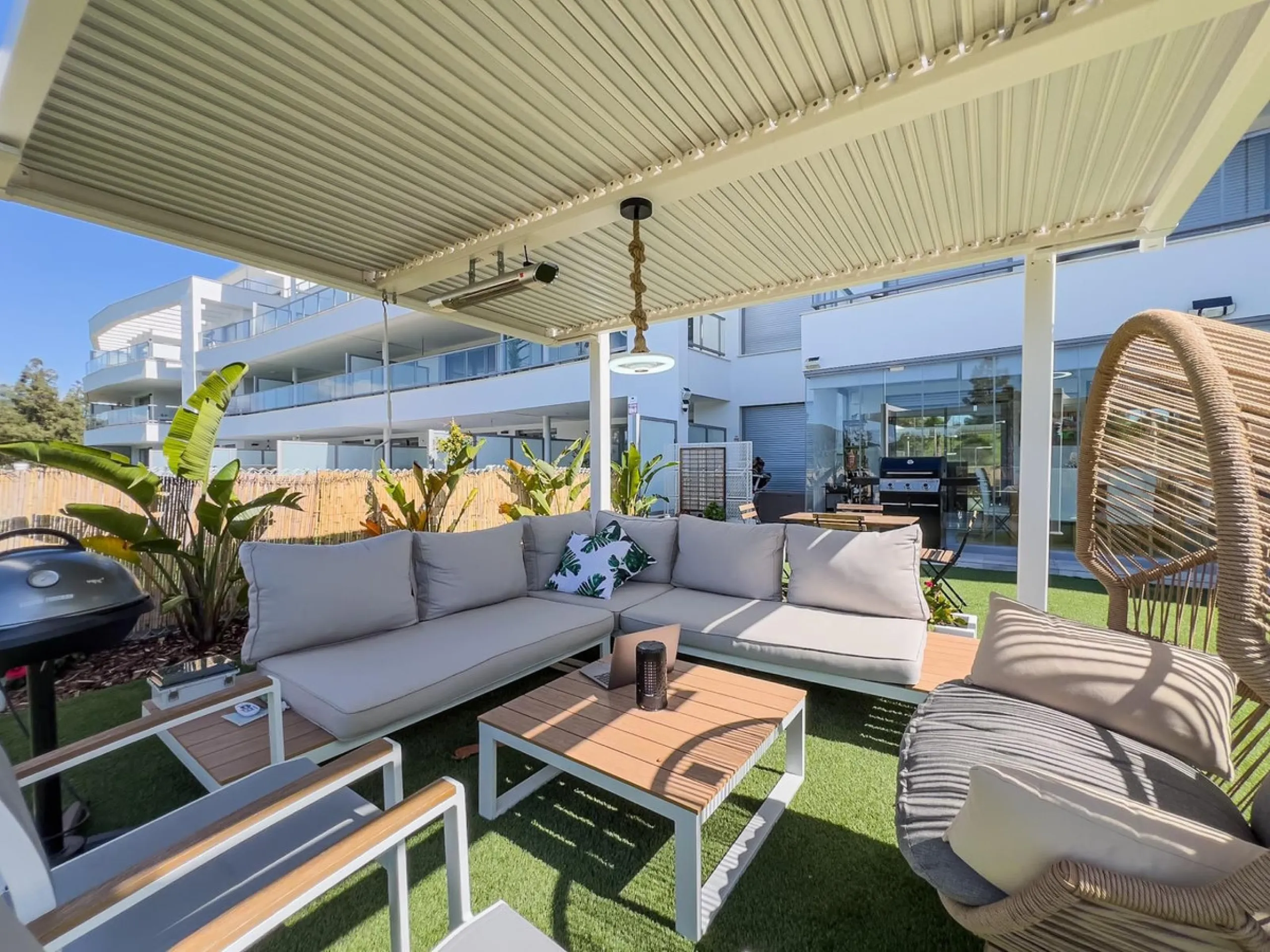 Апартамент нижний этаж, El Chaparral, Costa del Sol