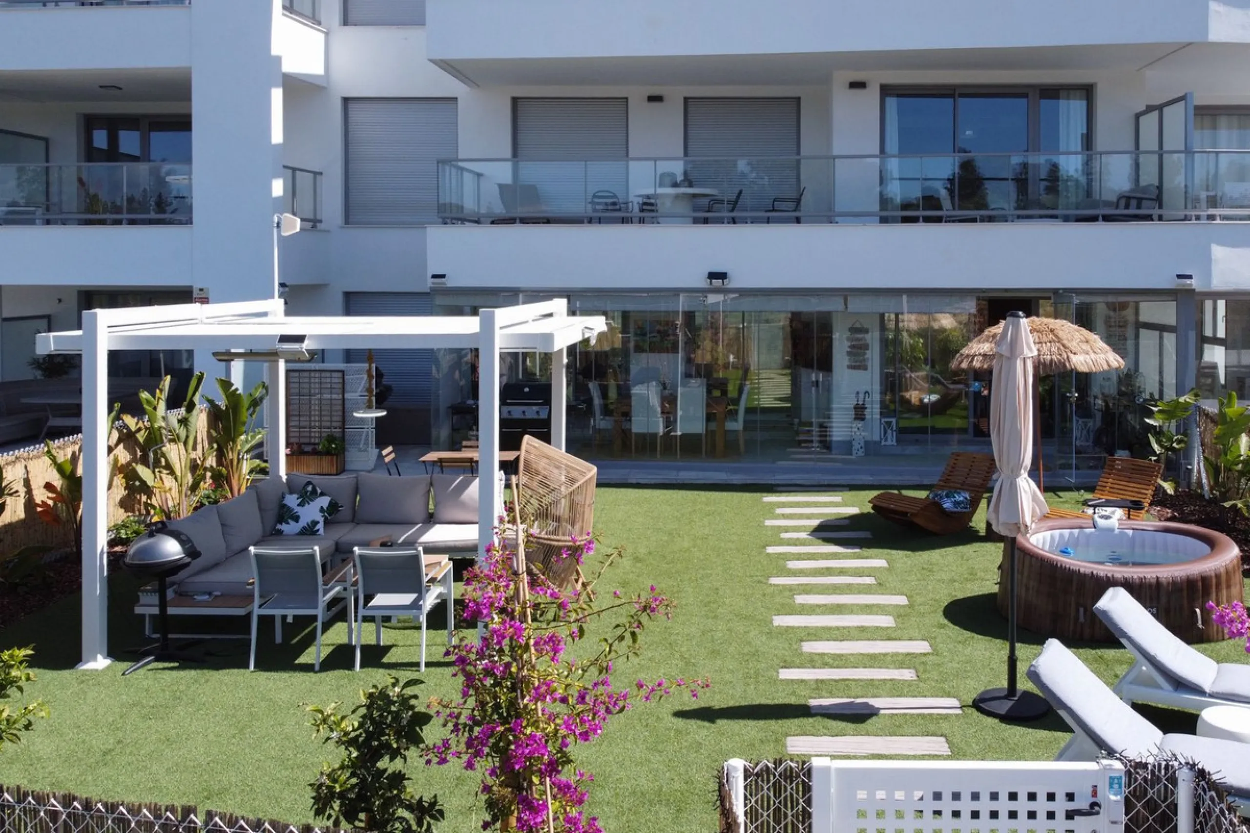 Апартамент нижний этаж, El Chaparral, Costa del Sol