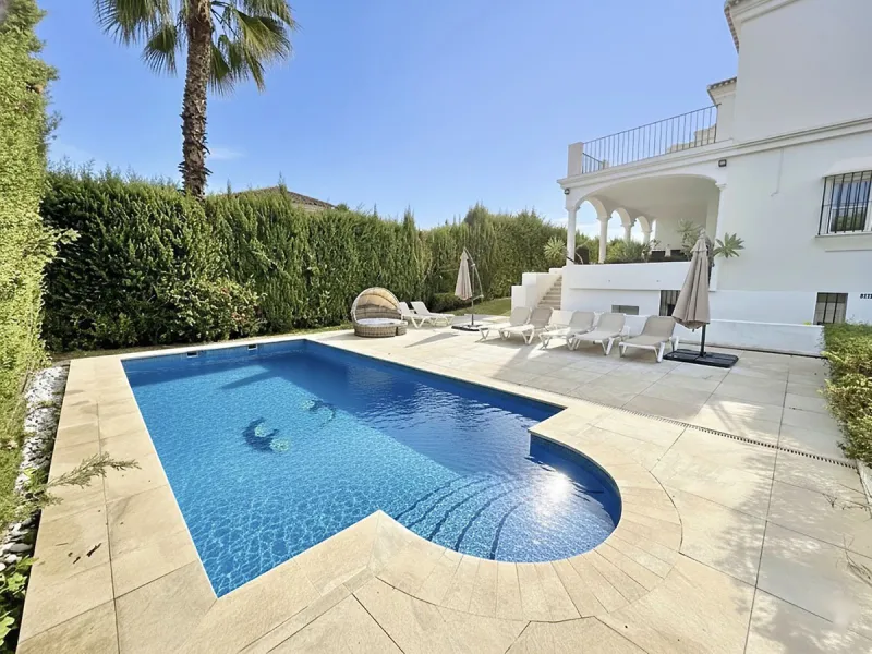BEST BUY ALERT (Massively Reduced) Luxury 5 Bed villa in prime Nueva Andalucía location. Now at €1,695,000 (from €1,880,000).