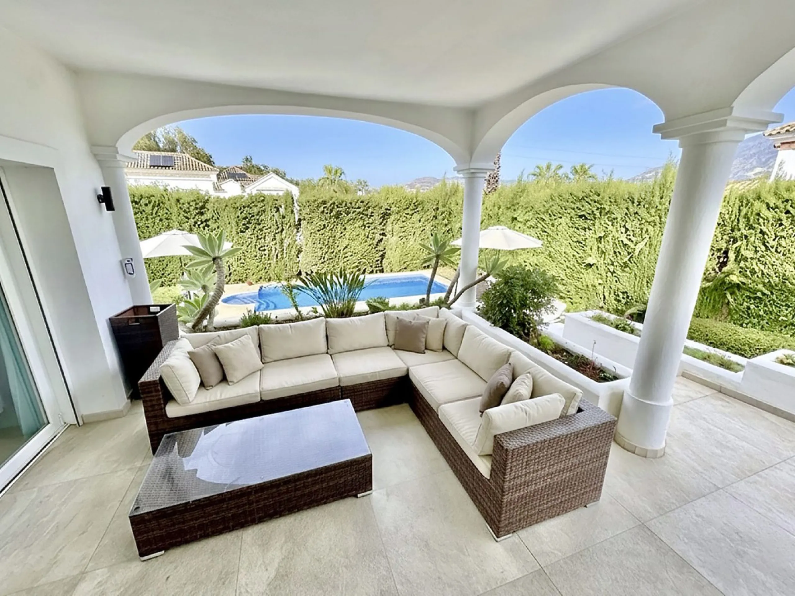 BEST BUY ALERT (Massively Reduced) Luxury 5 Bed villa in prime Nueva Andalucía location. Now at €1,695,000 (from €1,880,000).