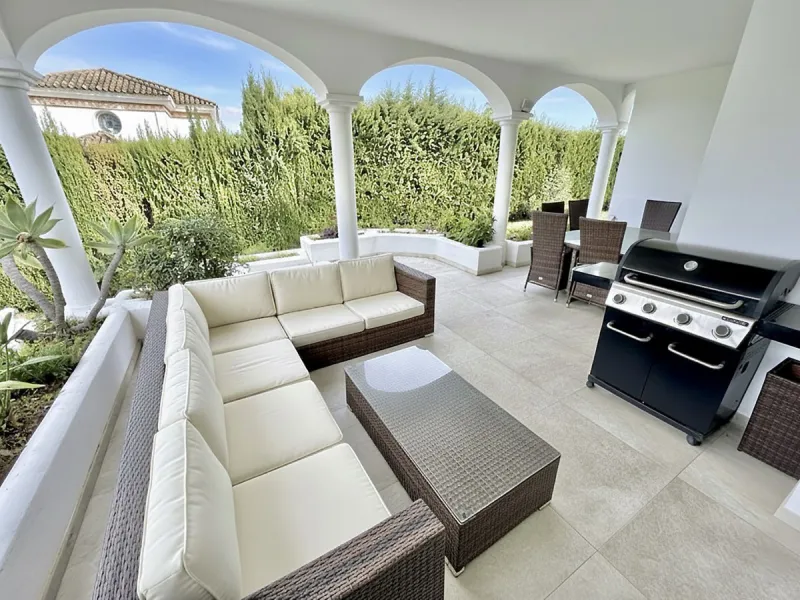 BEST BUY ALERT (Massively Reduced) Luxury 5 Bed villa in prime Nueva Andalucía location. Now at €1,695,000 (from €1,880,000).