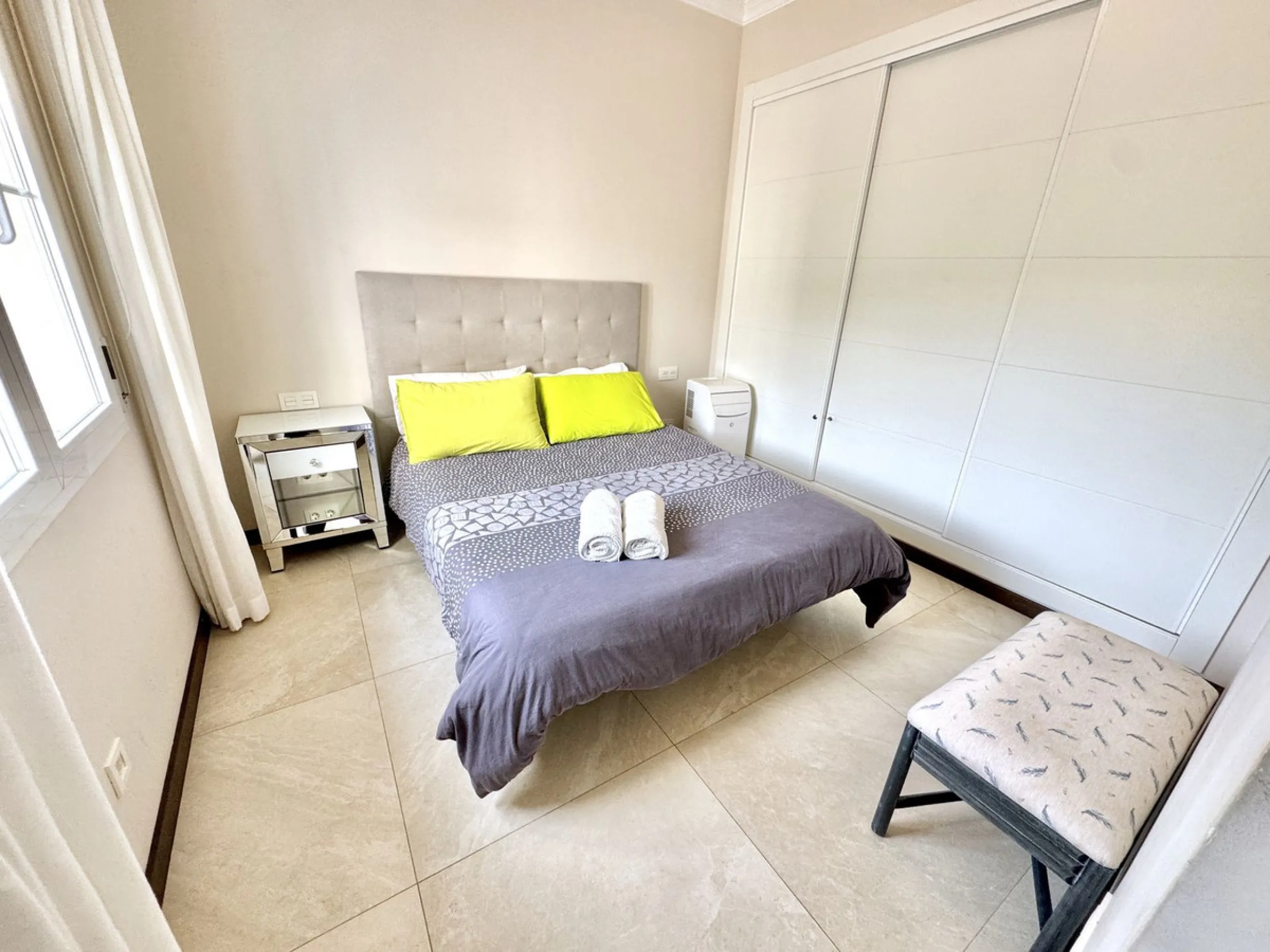 BEST BUY ALERT (Massively Reduced) Luxury 5 Bed villa in prime Nueva Andalucía location. Now at €1,695,000 (from €1,880,000).