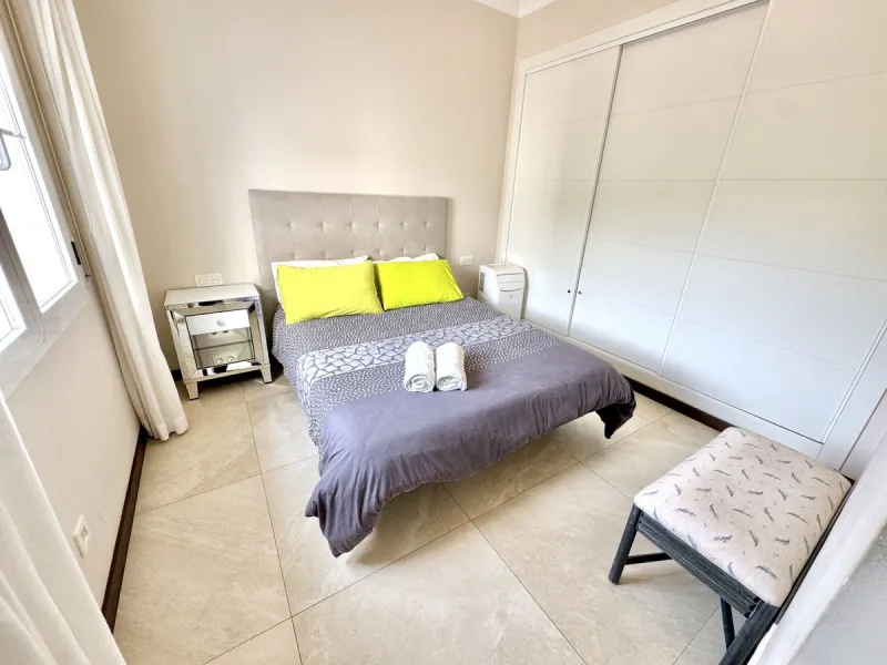 BEST BUY ALERT (Massively Reduced) Luxury 5 Bed villa in prime Nueva Andalucía location. Now at €1,695,000 (from €1,880,000).