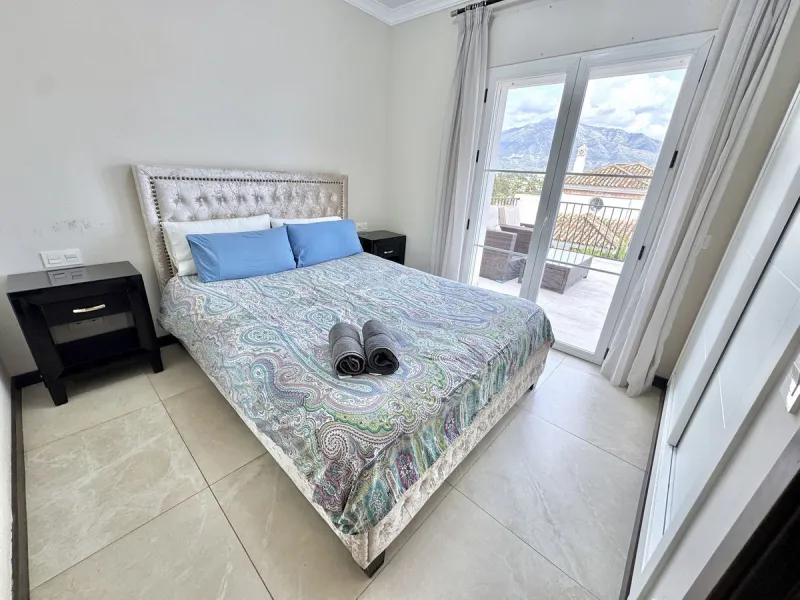 BEST BUY ALERT (Massively Reduced) Luxury 5 Bed villa in prime Nueva Andalucía location. Now at €1,695,000 (from €1,880,000).
