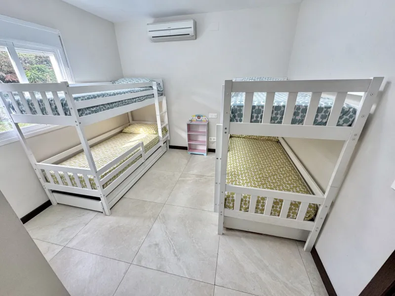 BEST BUY ALERT (Massively Reduced) Luxury 5 Bed villa in prime Nueva Andalucía location. Now at €1,695,000 (from €1,880,000).