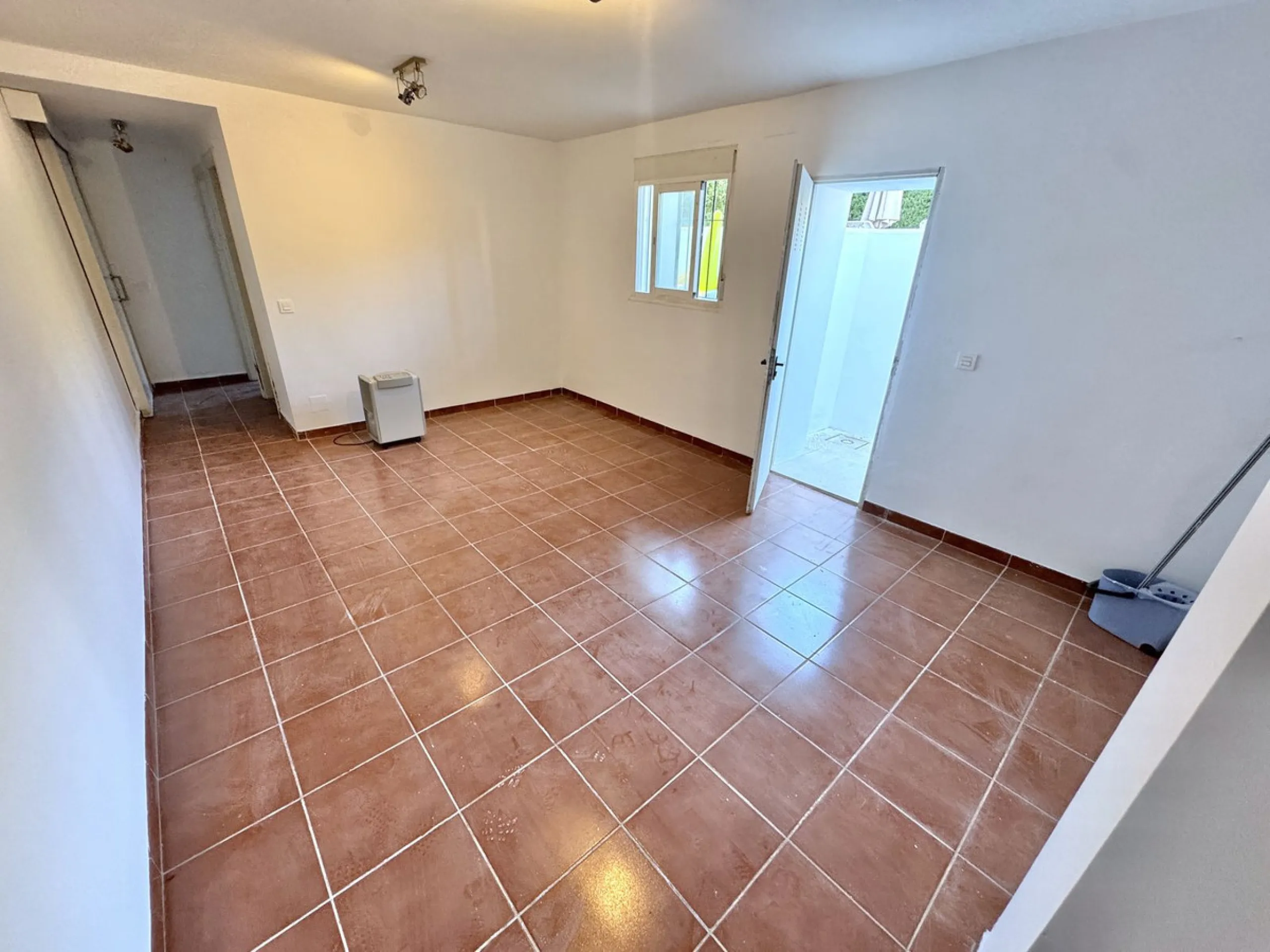 BEST BUY ALERT (Massively Reduced) Luxury 5 Bed villa in prime Nueva Andalucía location. Now at €1,695,000 (from €1,880,000).