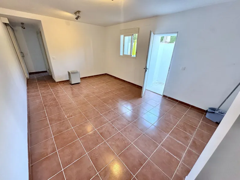 BEST BUY ALERT (Massively Reduced) Luxury 5 Bed villa in prime Nueva Andalucía location. Now at €1,695,000 (from €1,880,000).