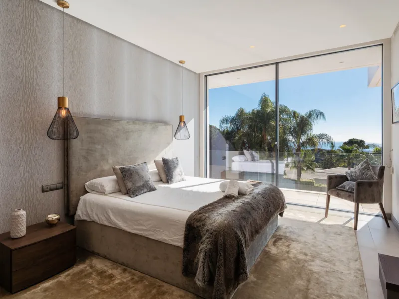 Designed by a distinguished architect, this villa is spread over two levels with an impressive built area. It features five luxurious bedrooms, each with its ensuite bathroom, an additional guest toilet, and a guest apartment that matches the main villa's