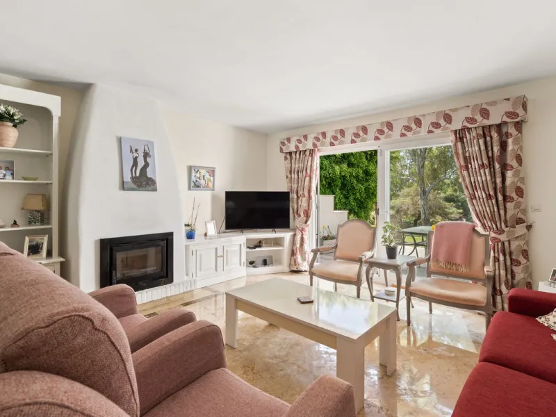 Townhouse located in a small Andalucian pueblo style community in Nueva Atalaya. The property is situated in a quiet cul de sac close to all local amenities, shopping centre, schools and golf. The community boasts a large swimming pool and park sized land