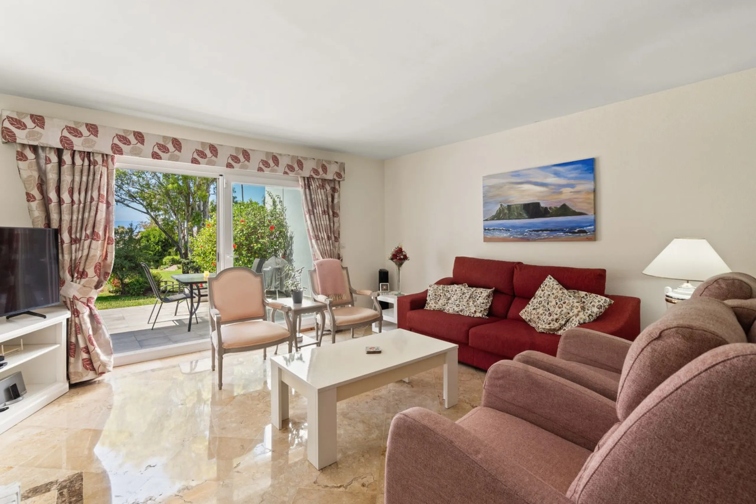 Townhouse located in a small Andalucian pueblo style community in Nueva Atalaya. The property is situated in a quiet cul de sac close to all local amenities, shopping centre, schools and golf. The community boasts a large swimming pool and park sized land