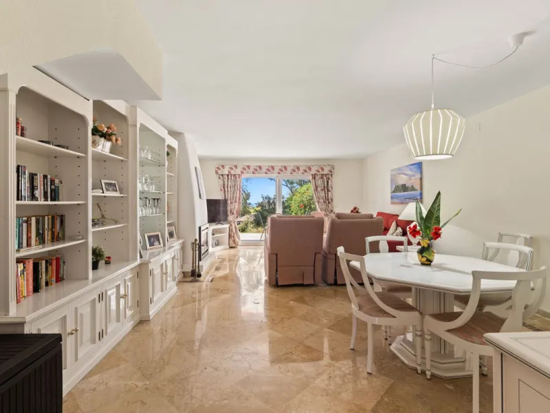 Townhouse located in a small Andalucian pueblo style community in Nueva Atalaya. The property is situated in a quiet cul de sac close to all local amenities, shopping centre, schools and golf. The community boasts a large swimming pool and park sized land