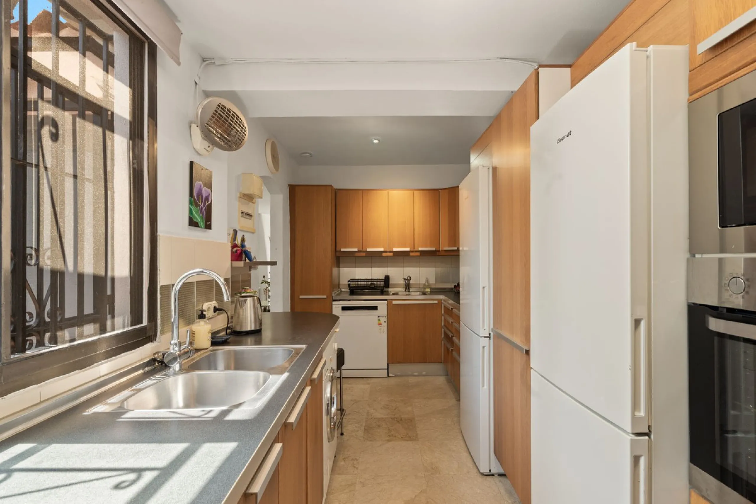 Townhouse located in a small Andalucian pueblo style community in Nueva Atalaya. The property is situated in a quiet cul de sac close to all local amenities, shopping centre, schools and golf. The community boasts a large swimming pool and park sized land