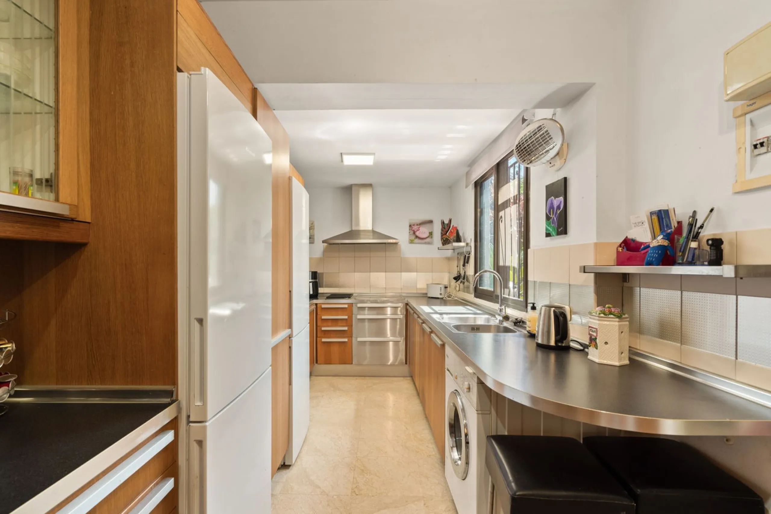 Townhouse located in a small Andalucian pueblo style community in Nueva Atalaya. The property is situated in a quiet cul de sac close to all local amenities, shopping centre, schools and golf. The community boasts a large swimming pool and park sized land