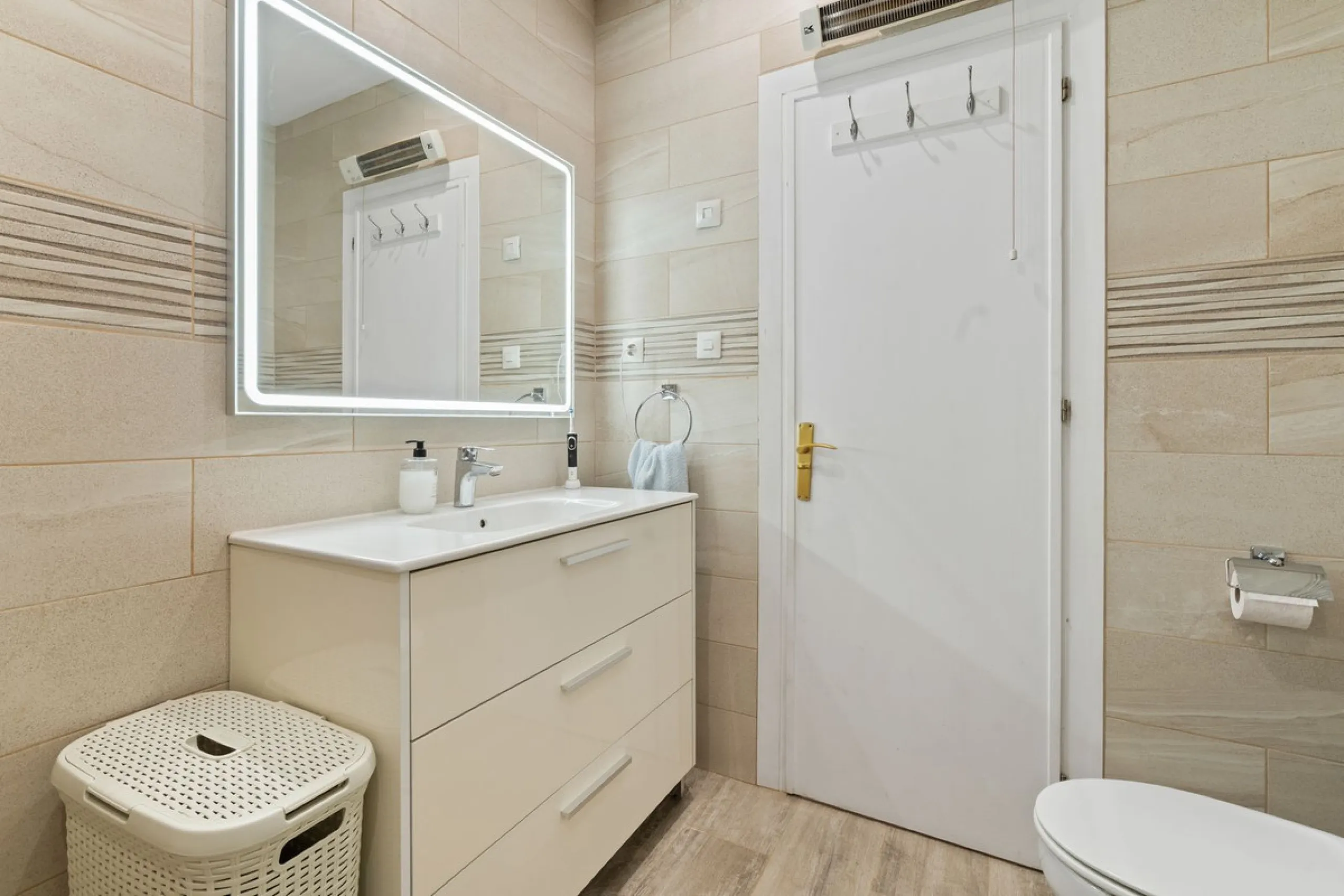 Townhouse located in a small Andalucian pueblo style community in Nueva Atalaya. The property is situated in a quiet cul de sac close to all local amenities, shopping centre, schools and golf. The community boasts a large swimming pool and park sized land