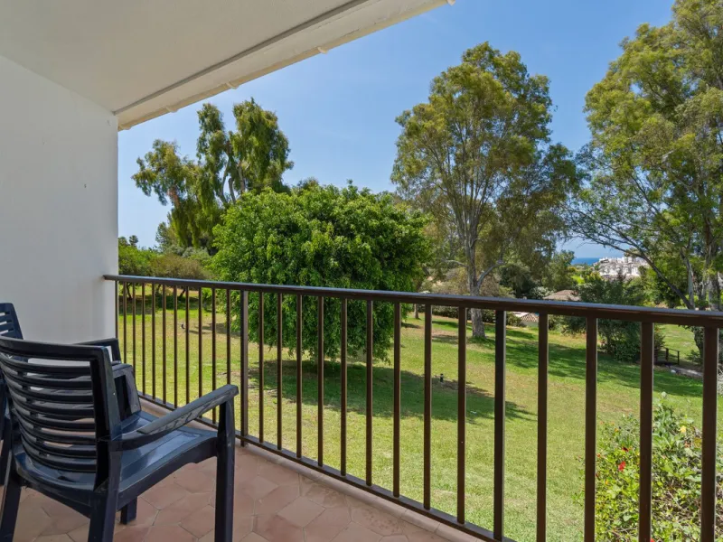 Townhouse located in a small Andalucian pueblo style community in Nueva Atalaya. The property is situated in a quiet cul de sac close to all local amenities, shopping centre, schools and golf. The community boasts a large swimming pool and park sized land