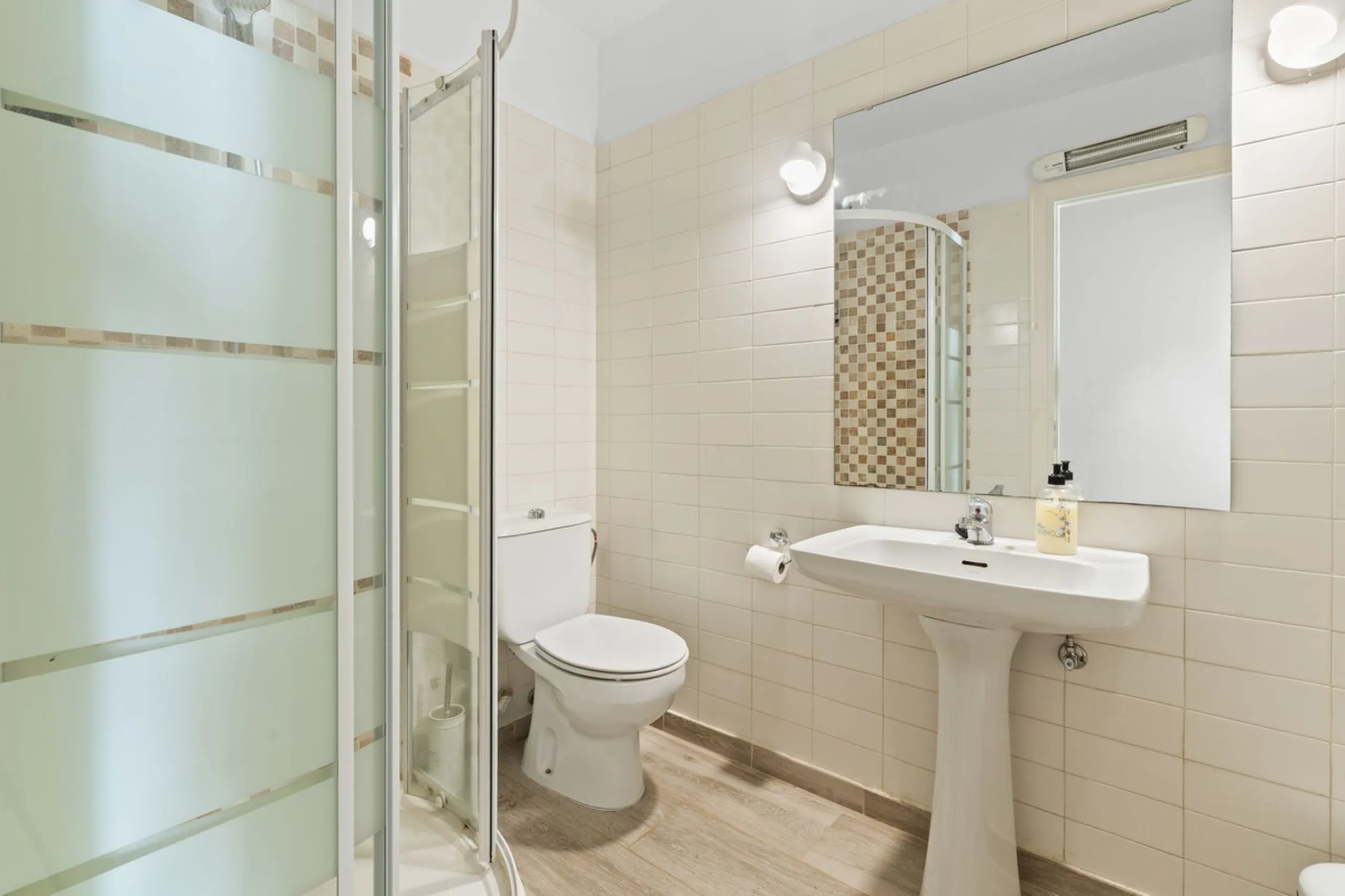 Townhouse located in a small Andalucian pueblo style community in Nueva Atalaya. The property is situated in a quiet cul de sac close to all local amenities, shopping centre, schools and golf. The community boasts a large swimming pool and park sized land