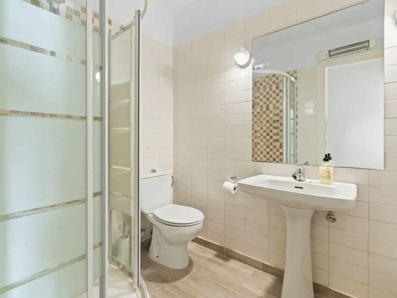Townhouse located in a small Andalucian pueblo style community in Nueva Atalaya. The property is situated in a quiet cul de sac close to all local amenities, shopping centre, schools and golf. The community boasts a large swimming pool and park sized land