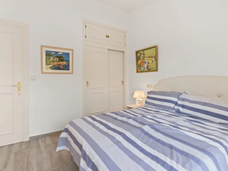 Townhouse located in a small Andalucian pueblo style community in Nueva Atalaya. The property is situated in a quiet cul de sac close to all local amenities, shopping centre, schools and golf. The community boasts a large swimming pool and park sized land