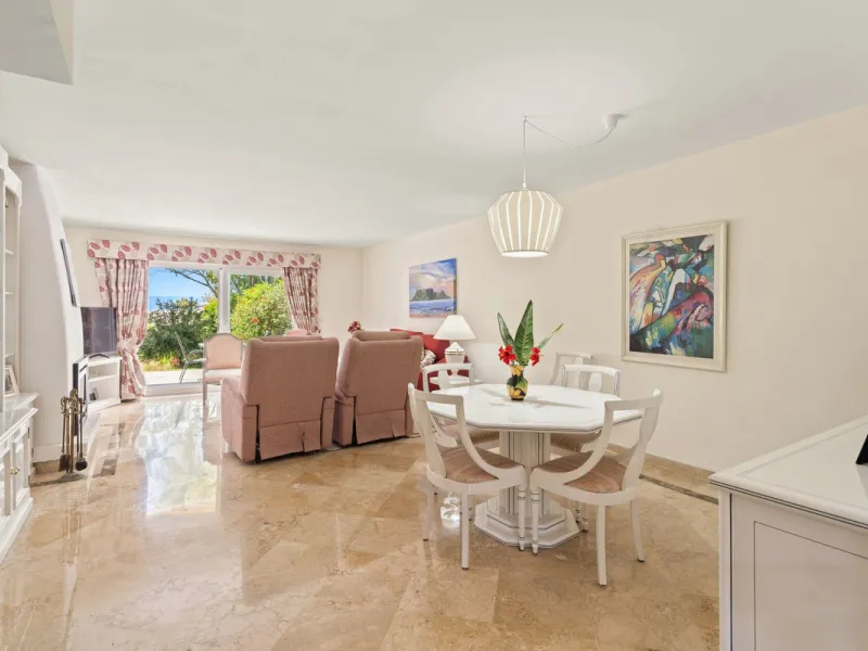 Townhouse located in a small Andalucian pueblo style community in Nueva Atalaya. The property is situated in a quiet cul de sac close to all local amenities, shopping centre, schools and golf. The community boasts a large swimming pool and park sized land