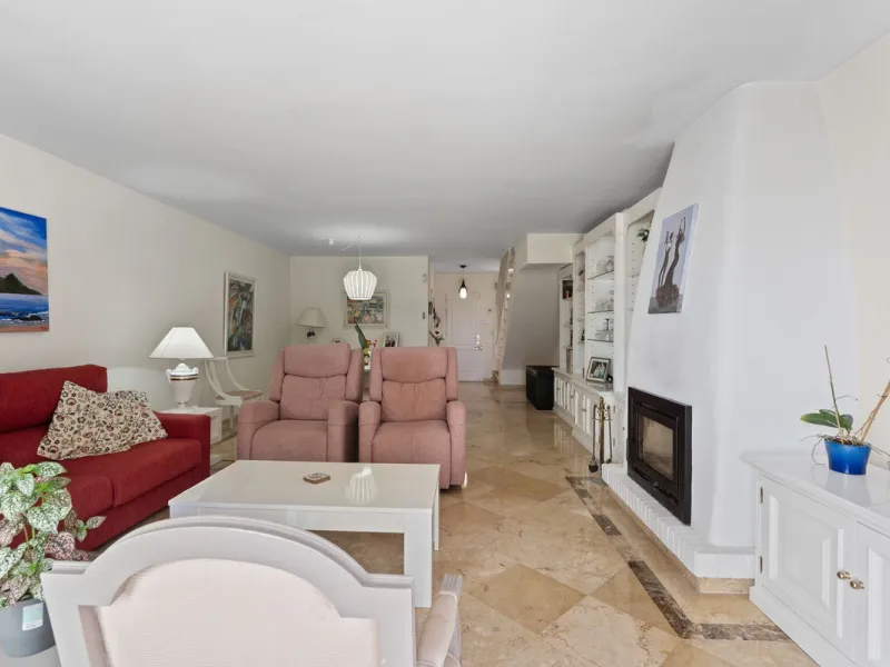 Townhouse located in a small Andalucian pueblo style community in Nueva Atalaya. The property is situated in a quiet cul de sac close to all local amenities, shopping centre, schools and golf. The community boasts a large swimming pool and park sized land