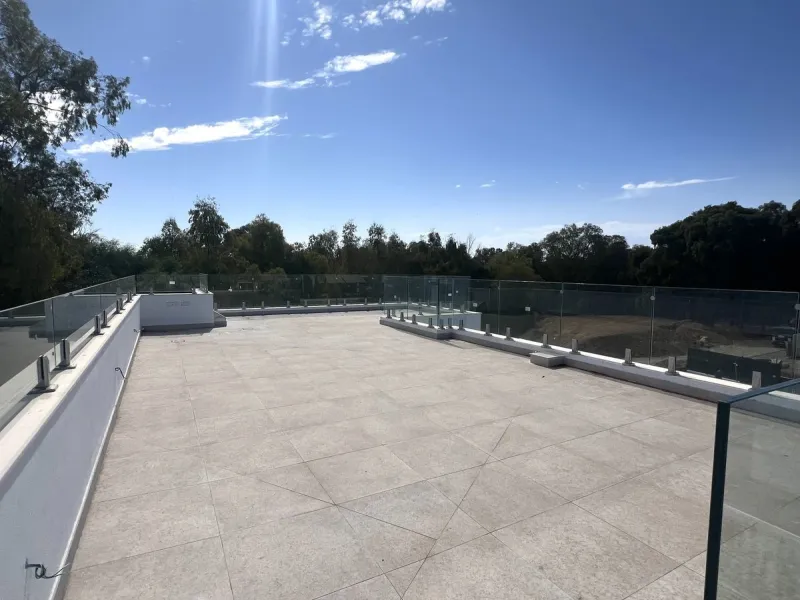 House - Detached Villa в продаже в Estepona, Málaga. В доме 5 спален и 6 ванных комнат. Площадь дома 302 м². Площадь участка 645 м²