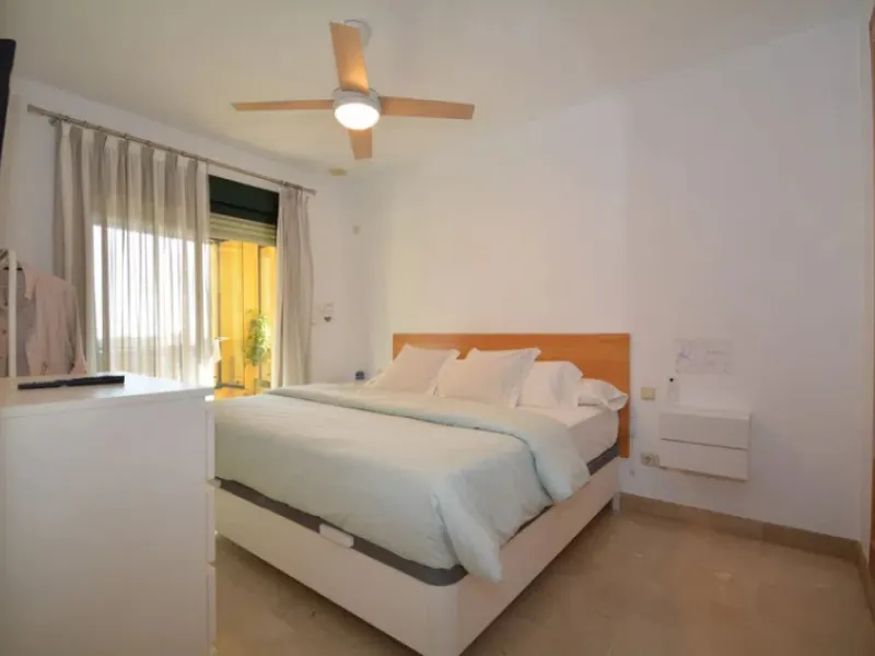 It would be remiss to overlook the opportunity to view this property in San Pedro, which boasts an enviable location, situated a mere few minutes' drive from prestigious golf courses, the vibrant boulevard and the well-known beach of San Pedro, it is well
